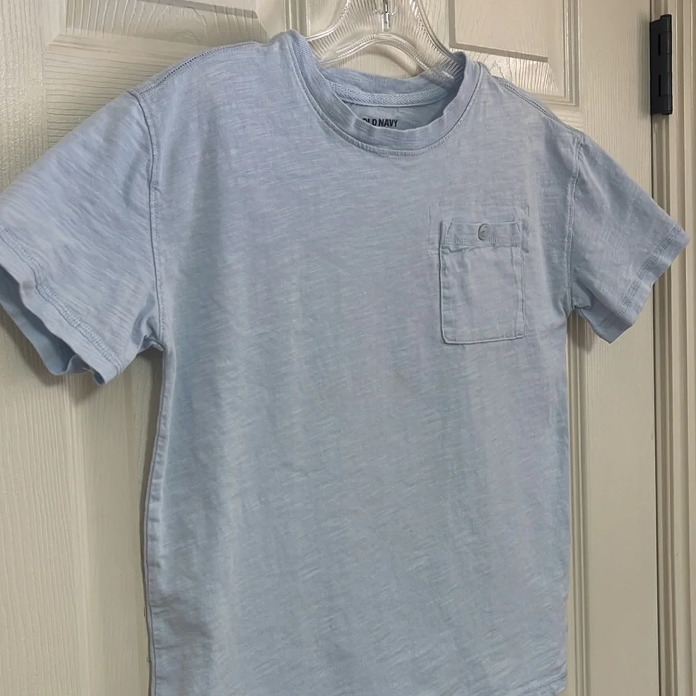 Old Navy baby blue size 10 - 12 short sleeve tee. Great condition!